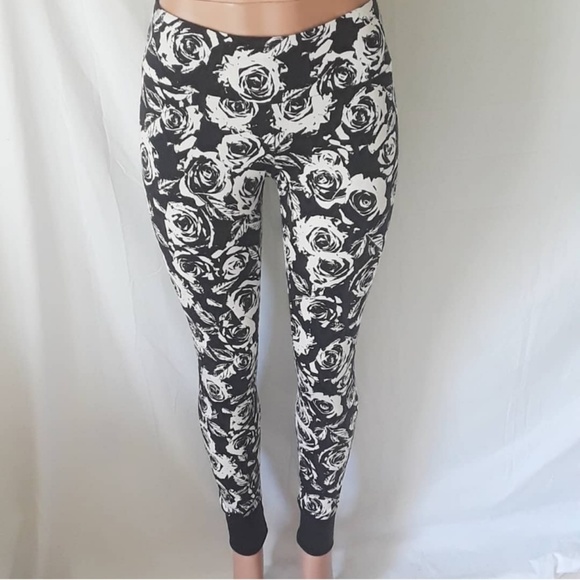BONGO Pants - Black and white chic rose print leggings
